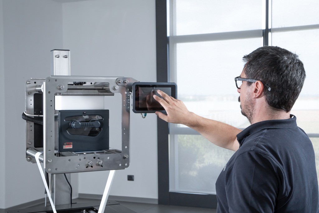 XTO_touch_mit_LogoO13A1583-scaledSMANJENA